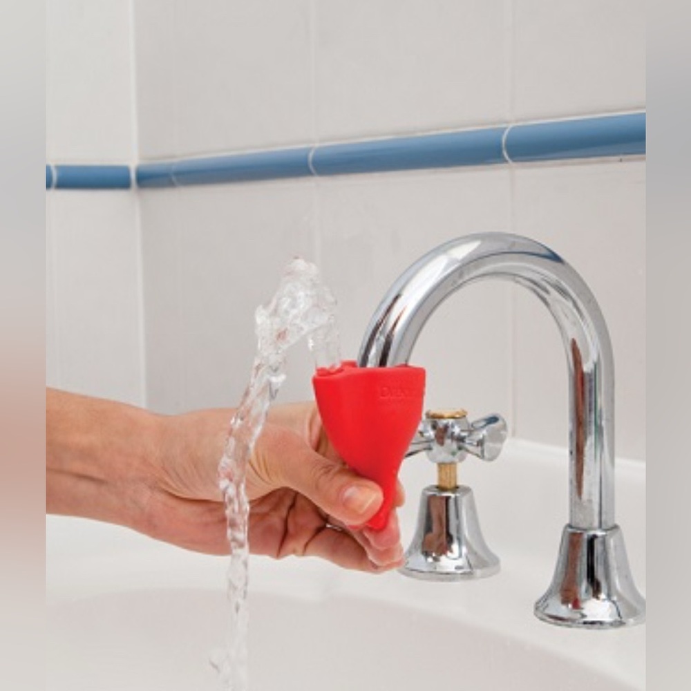 New in box, 4 Tapi. This is a tap attachment that squeezes to create a fountain. - Picture 2 of 8